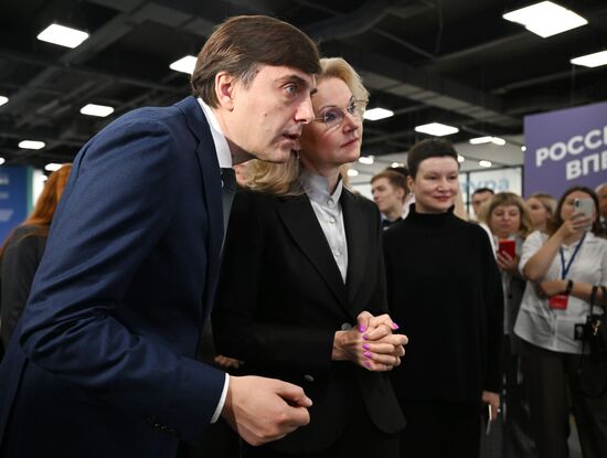 Отличия парламентский комитет и парламентская комиссия. Росомед 2023. Центр поддержки предпринимателей 26 мая. Просвещение большие перемены выставка. Детское движение большая перемена.