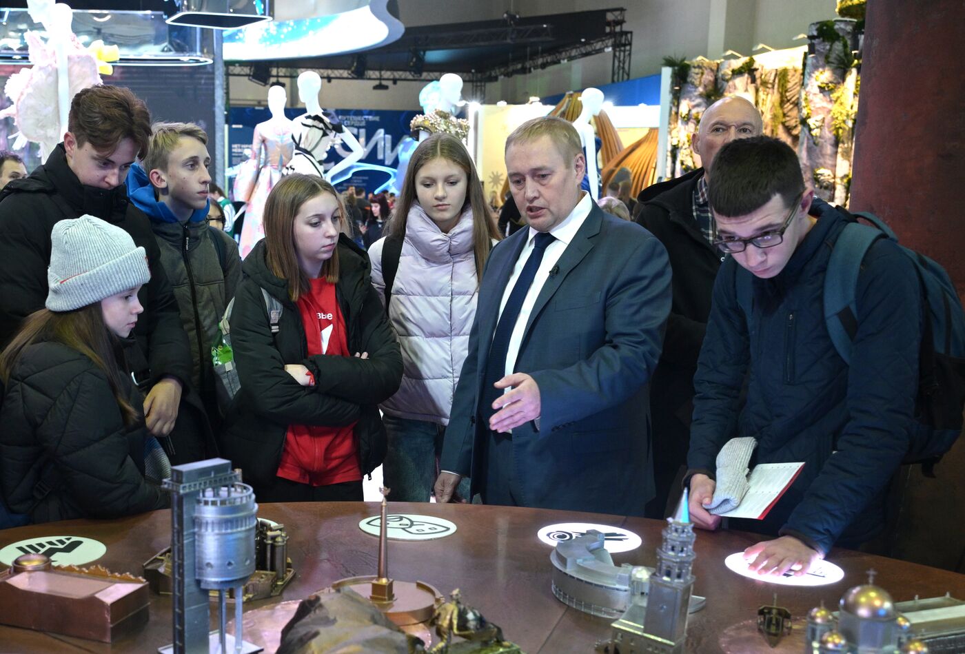 Выставка "Россия". Встреча с депутатами