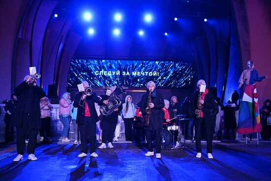 Выставка "Россия". Открытие экспозиции "Первые в России - стране возможностей" с шоу-программой