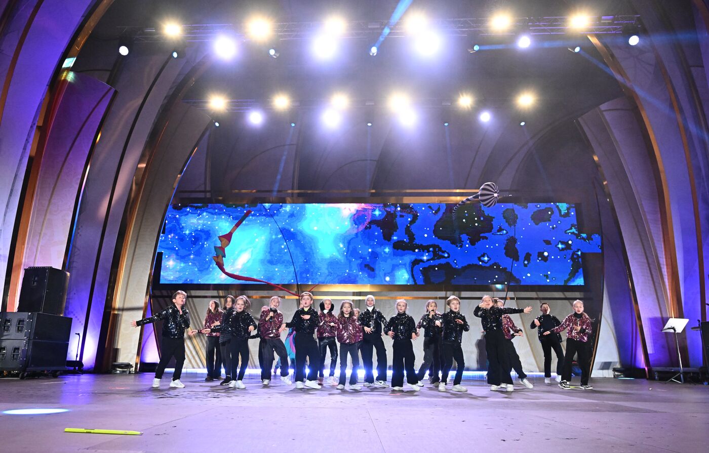 Выставка "Россия". Открытие экспозиции "Первые в России - стране возможностей" с шоу-программой