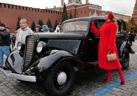 Выставка на Красной площади в честь годовщины парада 1941 г.