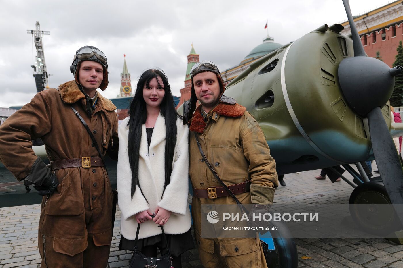 Выставка на Красной площади в честь годовщины парада 1941 г.