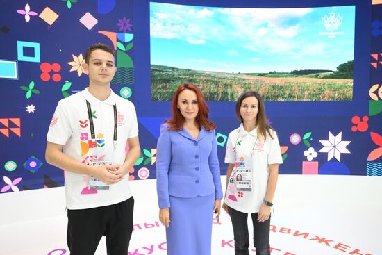 Выставка "Россия". Встреча с депутатами