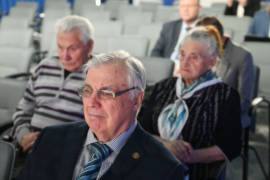 Выставка "Россия". Московский международный фестиваль пенсионеров