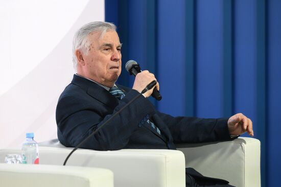 Выставка "Россия". Московский международный фестиваль пенсионеров