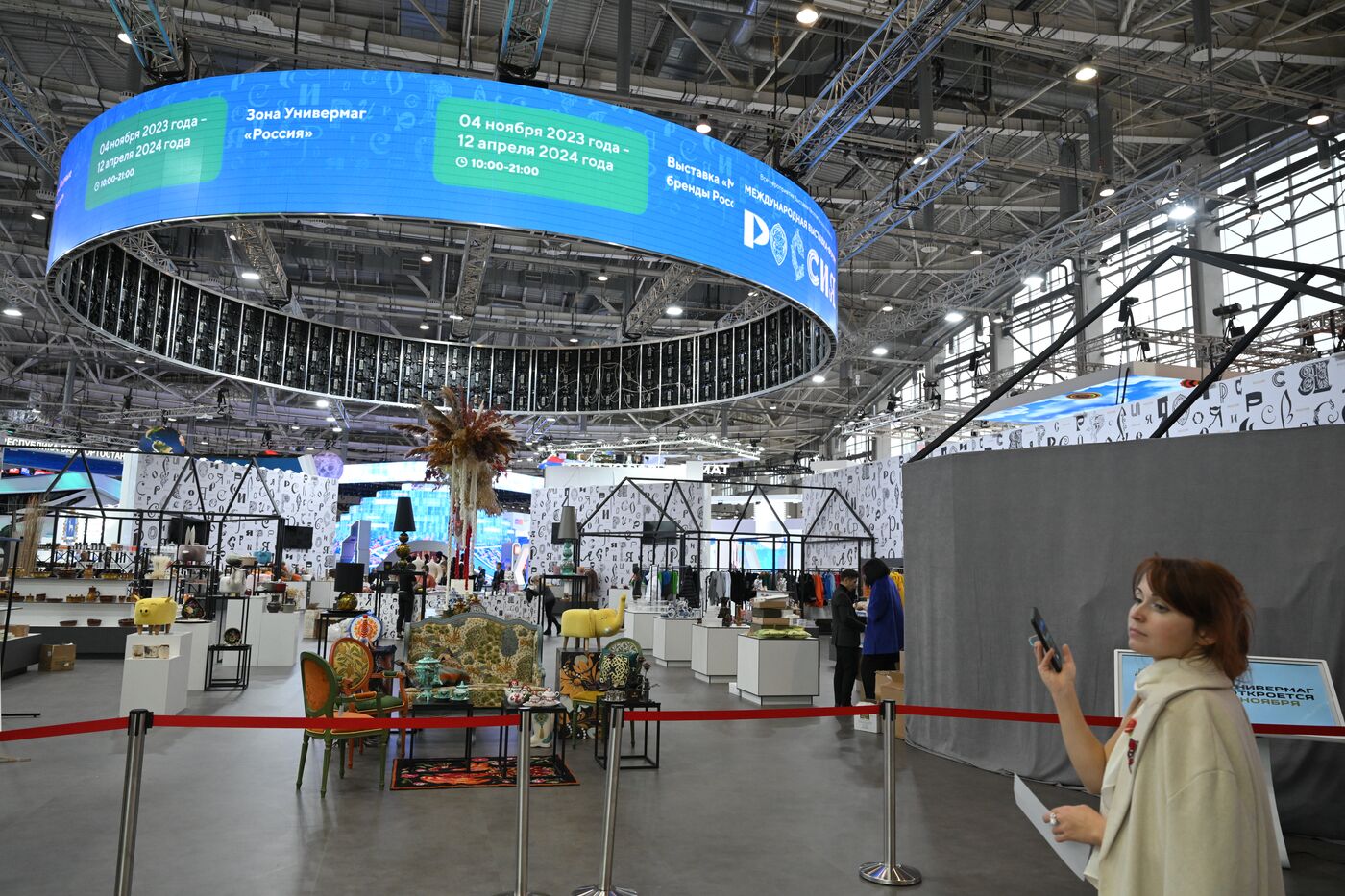 Выставка "Россия". Подготовка Универмага к открытию 