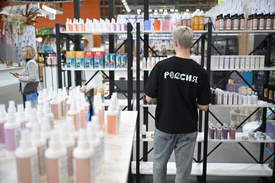 Выставка "Россия". Подготовка Универмага к открытию 