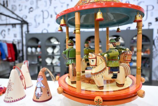 Выставка "Россия". Подготовка Универмага к открытию 