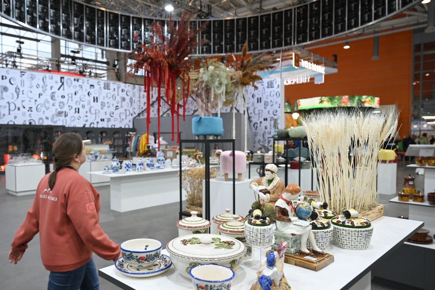 Выставка "Россия". Подготовка Универмага к открытию 