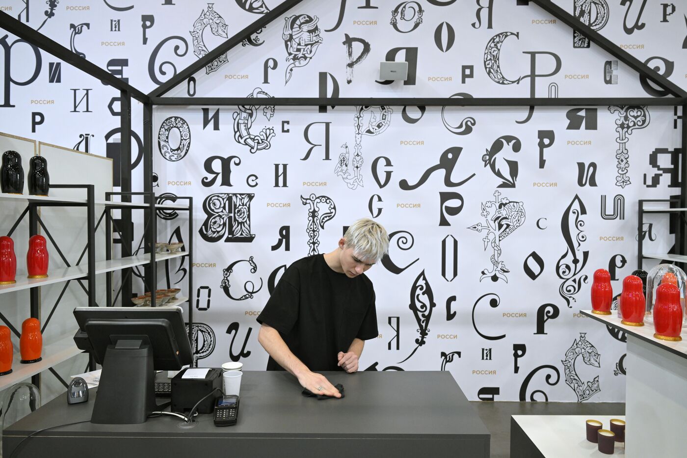 Выставка "Россия". Подготовка Универмага к открытию 