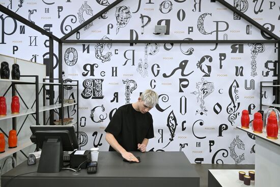 Выставка "Россия". Подготовка Универмага к открытию 