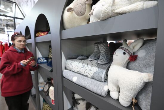 Выставка "Россия". Подготовка Универмага к открытию 