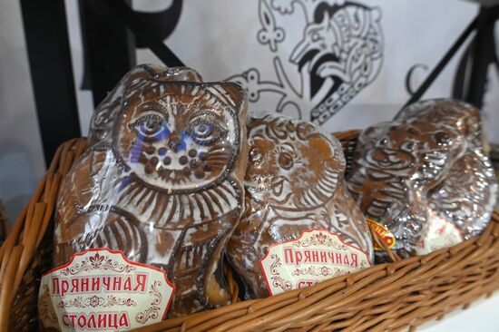 Выставка "Россия". Подготовка Универмага к открытию 