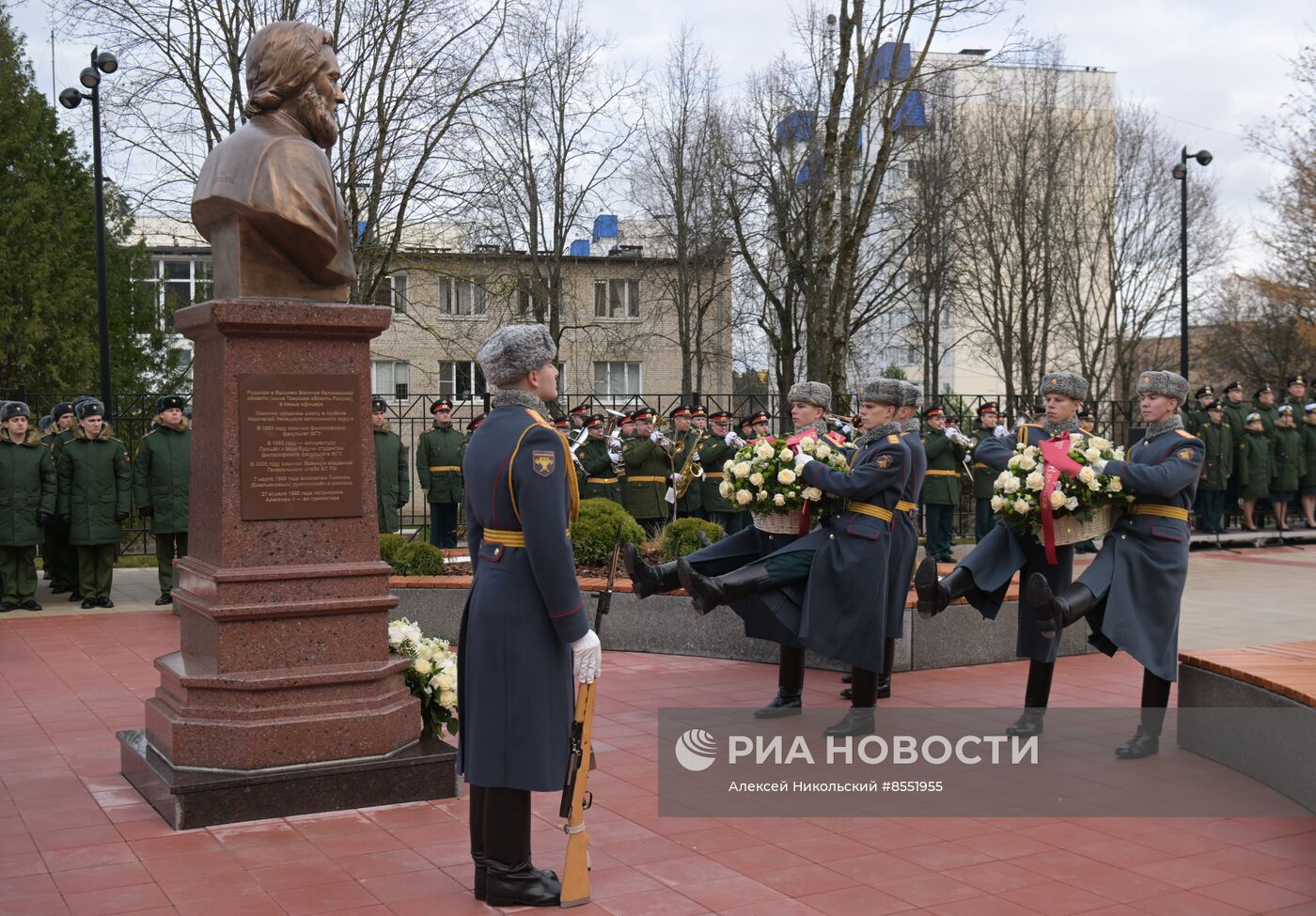 Открытие памятника герою России протоиерею Михаилу Васильеву