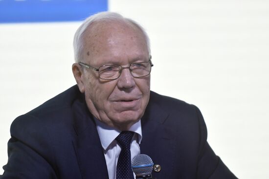 Выставка "Россия". Московский международный фестиваль пенсионеров