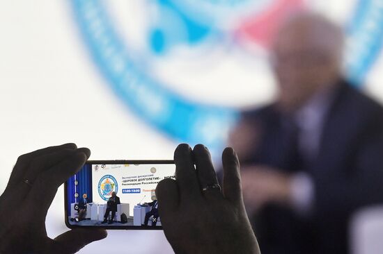 Выставка "Россия". Московский международный фестиваль пенсионеров