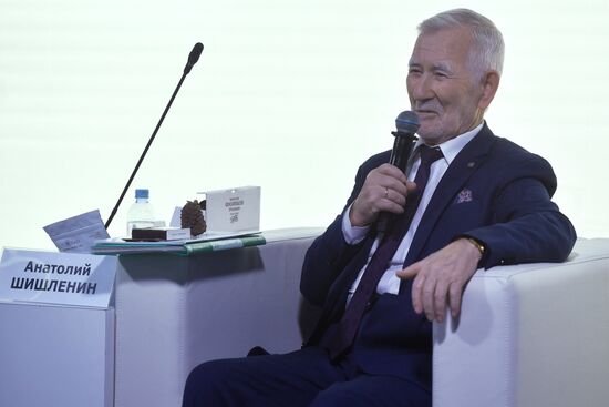 Выставка "Россия". Московский международный фестиваль пенсионеров