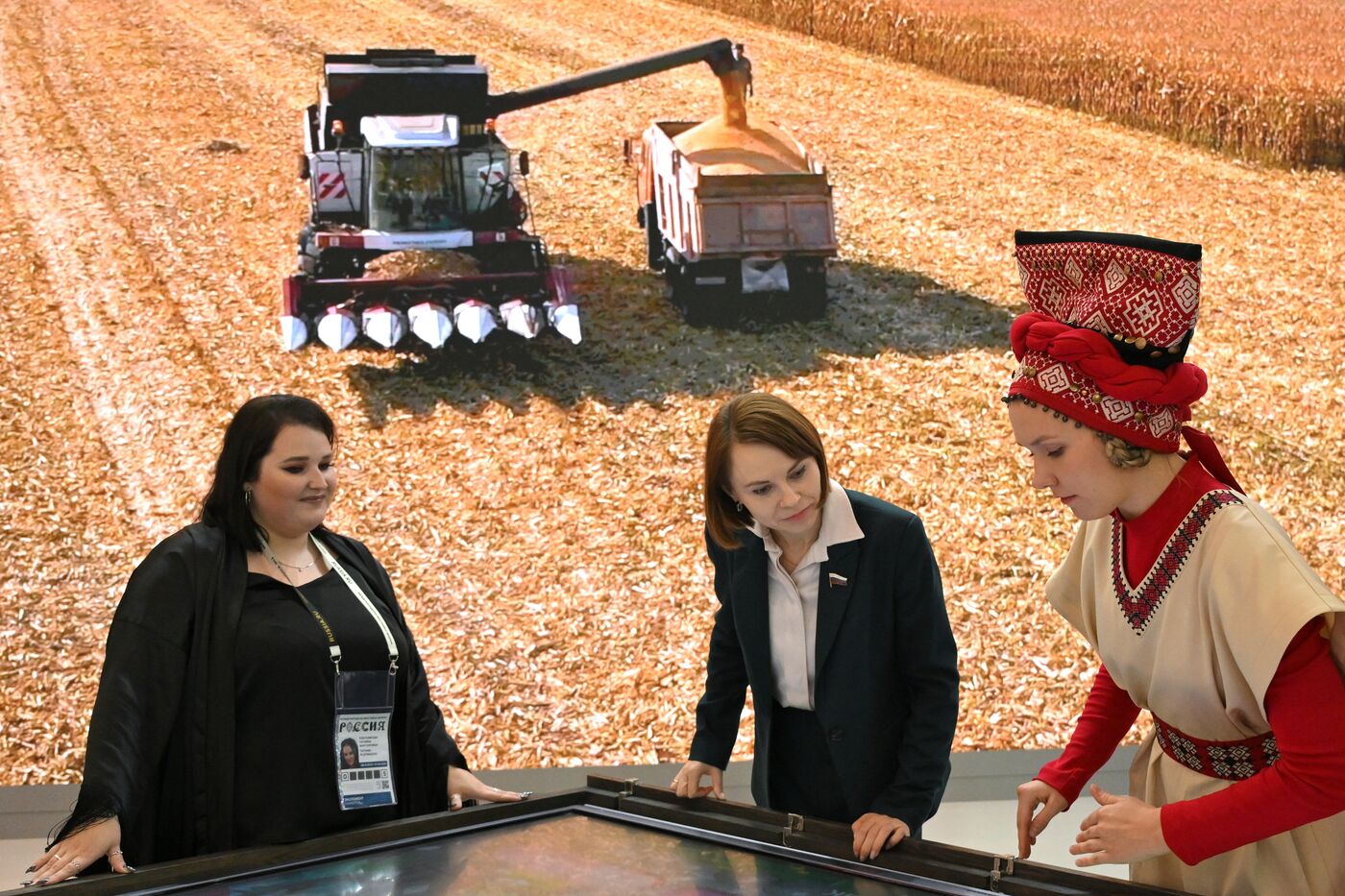 Выставка "Россия". Встреча с депутатами