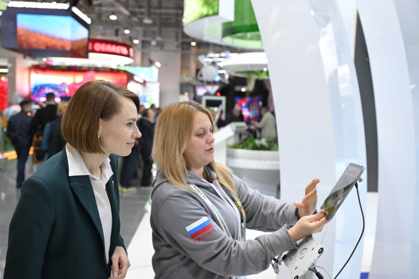 Выставка "Россия". Встреча с депутатами