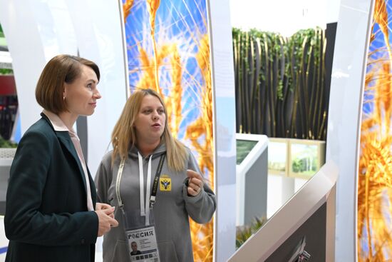 Выставка "Россия". Встреча с депутатами