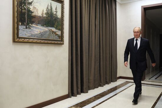 Президент РФ В. Путин встретился с заместителем председателя Центрального военного совета Китая Чжаном Юсей