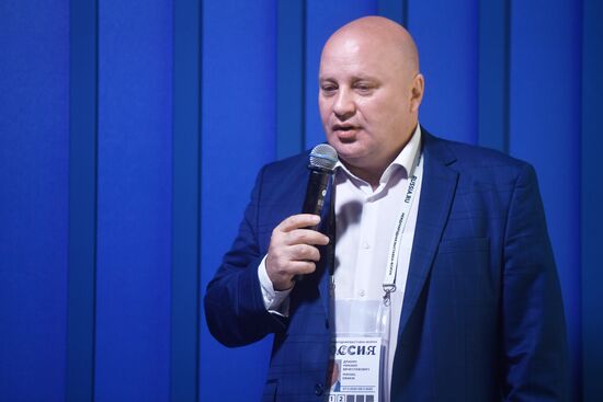 Выставка "Россия". Московский международный фестиваль пенсионеров