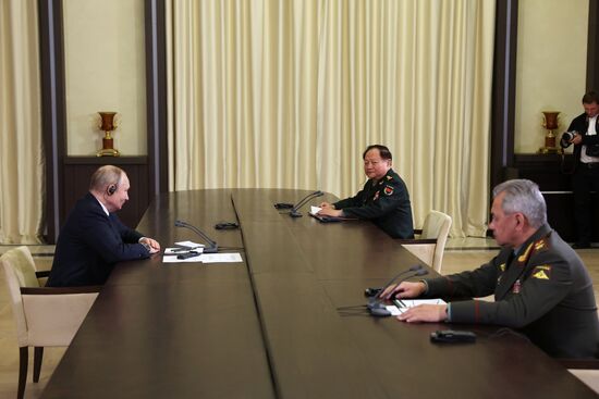 Президент РФ В. Путин встретился с заместителем председателя Центрального военного совета Китая Чжаном Юсей