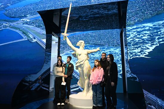 Работа выставки "Россия"