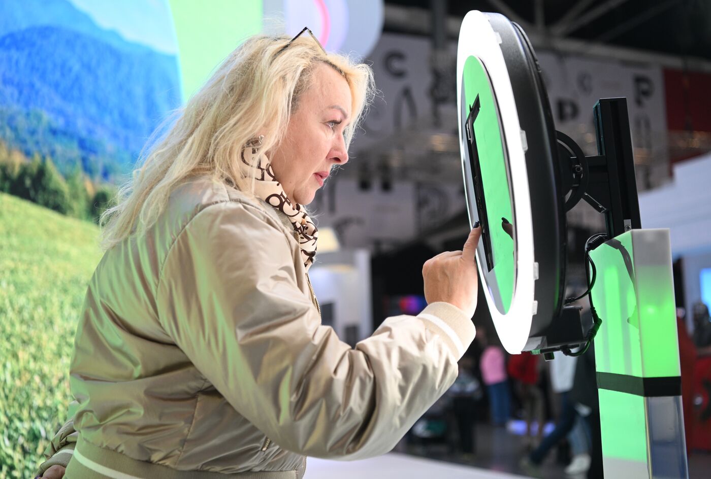 Работа выставки "Россия"