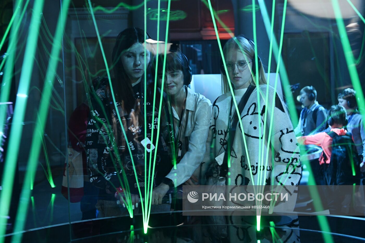 Выставка "Россия". Посещение детских организованных групп из разных регионов