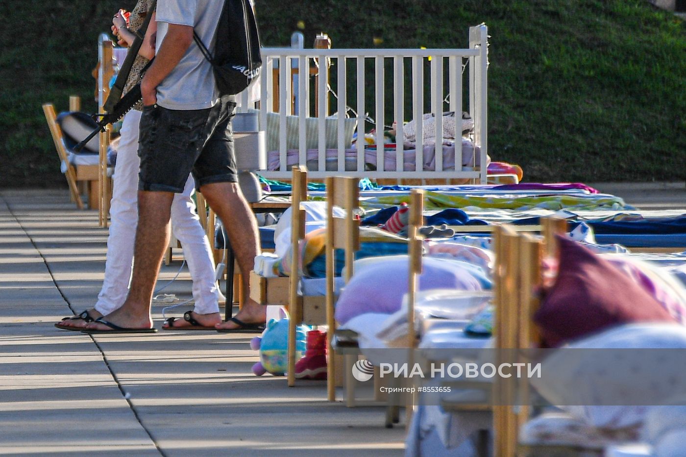 Инсталляция "Пустые кровати" в Тель-Авиве