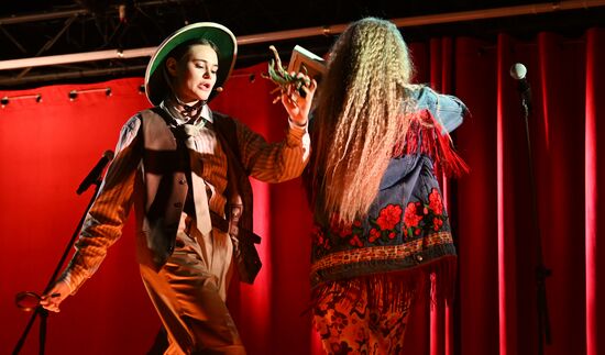 Выставка "Россия". Финал и награждение участников конкурса на лучшую постановку пьесы "Трудный экзамен" в рамках Всероссийского просветительского проекта Знание. Театр