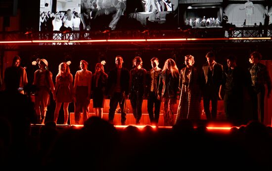 Выставка "Россия". Финал и награждение участников конкурса на лучшую постановку пьесы "Трудный экзамен" в рамках Всероссийского просветительского проекта Знание. Театр