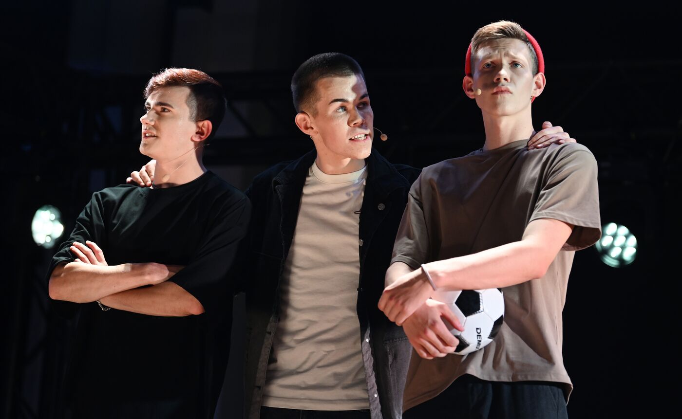 Выставка "Россия". Финал и награждение участников конкурса на лучшую постановку пьесы "Трудный экзамен" в рамках Всероссийского просветительского проекта Знание. Театр