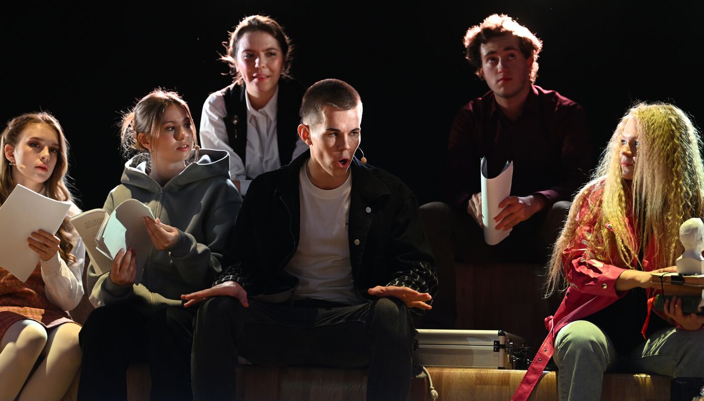 Выставка "Россия". Финал и награждение участников конкурса на лучшую постановку пьесы "Трудный экзамен" в рамках Всероссийского просветительского проекта Знание. Театр