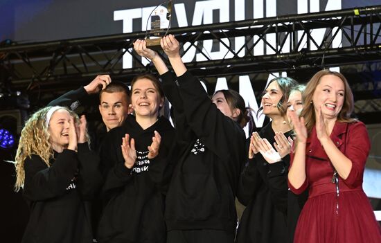 Выставка "Россия". Финал и награждение участников конкурса на лучшую постановку пьесы "Трудный экзамен" в рамках Всероссийского просветительского проекта Знание. Театр