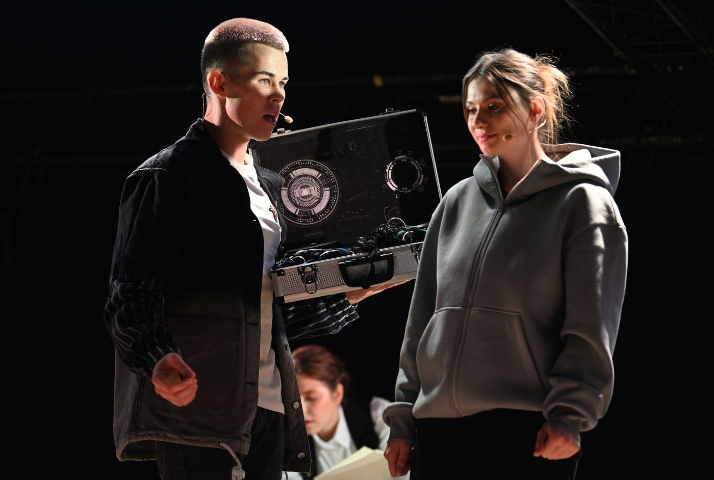 Выставка "Россия". Финал и награждение участников конкурса на лучшую постановку пьесы "Трудный экзамен" в рамках Всероссийского просветительского проекта Знание. Театр