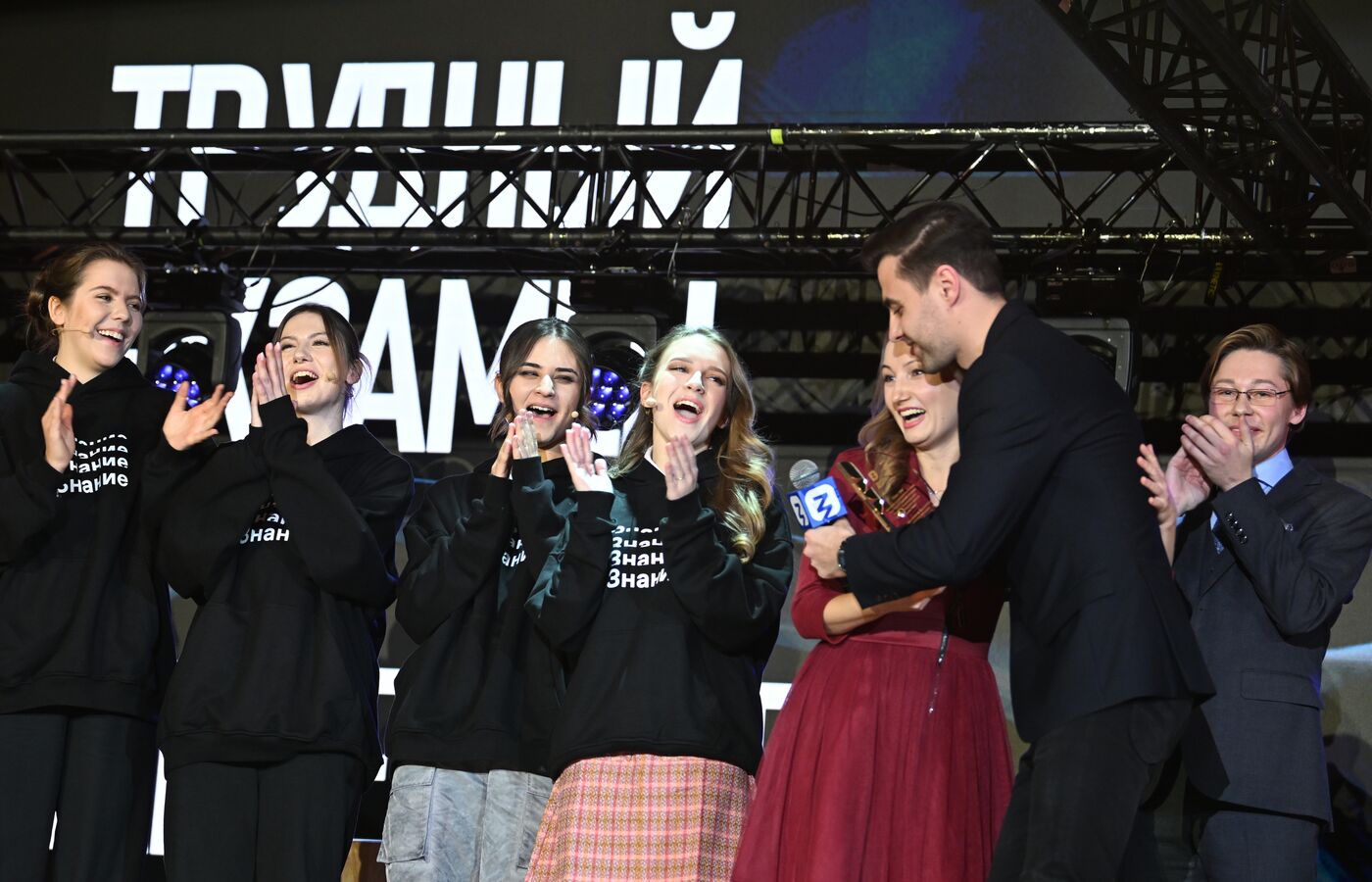 Выставка "Россия". Финал и награждение участников конкурса на лучшую постановку пьесы "Трудный экзамен" в рамках Всероссийского просветительского проекта Знание. Театр