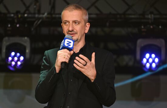 Выставка "Россия". Финал и награждение участников конкурса на лучшую постановку пьесы "Трудный экзамен" в рамках Всероссийского просветительского проекта Знание. Театр