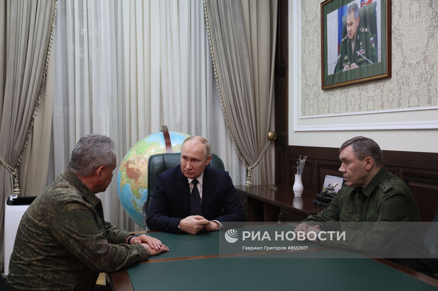 Президент РФ В. Путин посетил в Ростове-на-Дону штаб группировки войск, участвующих в спецоперации