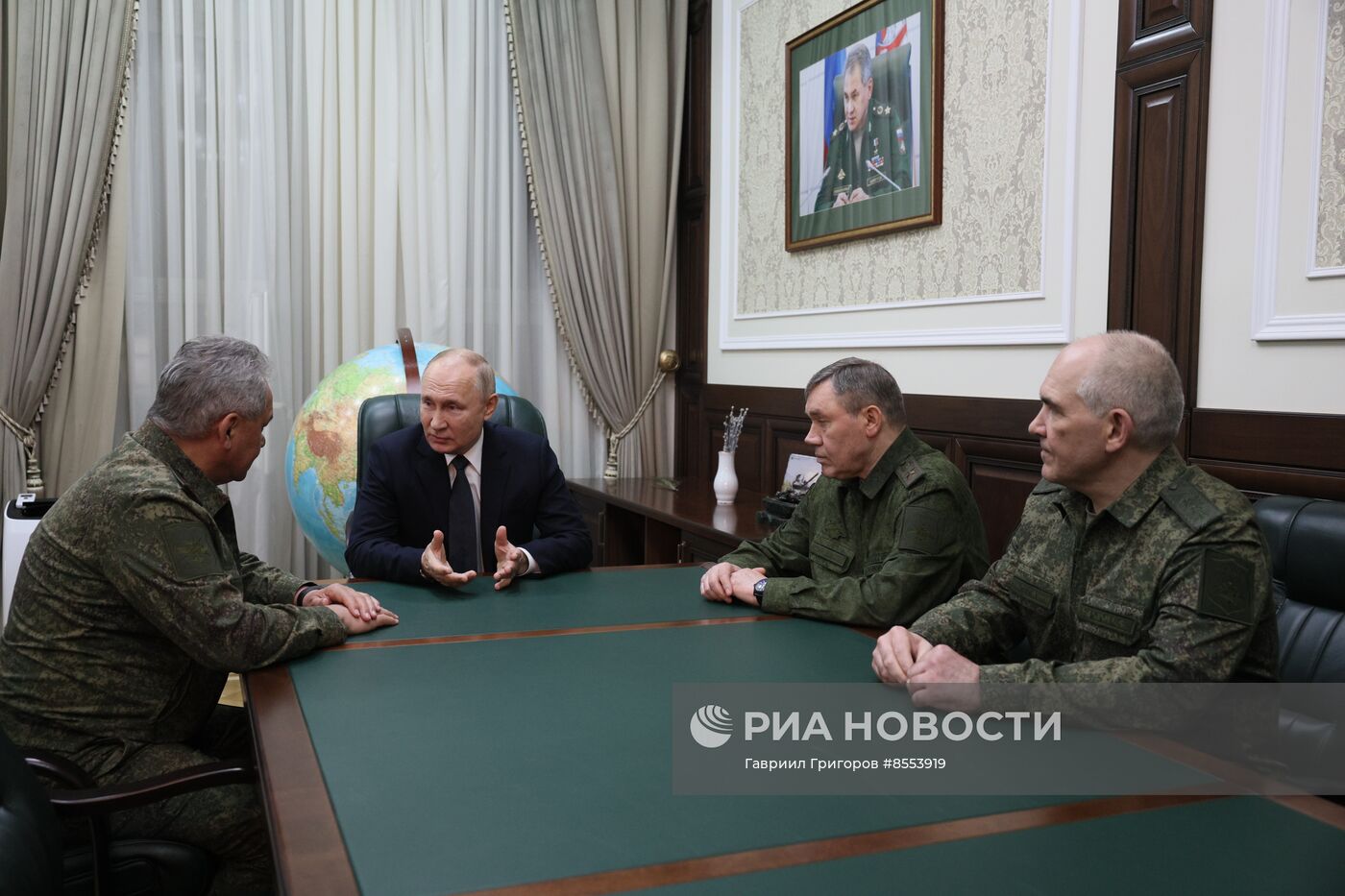 Президент РФ В. Путин посетил в Ростове-на-Дону штаб группировки войск, участвующих в спецоперации