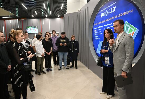 Выставка "Россия". Авторская экскурсия с генеральным директором компании "ГЛОНАСС" Алексеем Райкевичем