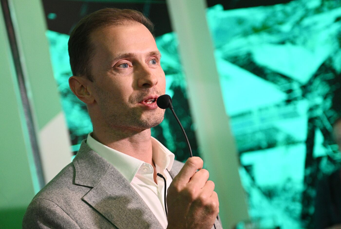 Выставка "Россия". Авторская экскурсия с генеральным директором компании "ГЛОНАСС" Алексеем Райкевичем