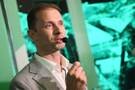 Выставка "Россия". Авторская экскурсия с генеральным директором компании "ГЛОНАСС" Алексеем Райкевичем