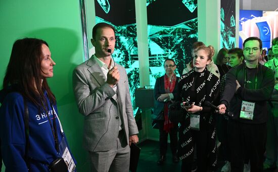 Выставка "Россия". Авторская экскурсия с генеральным директором компании "ГЛОНАСС" Алексеем Райкевичем