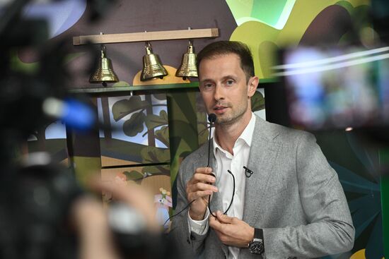 Выставка "Россия". Авторская экскурсия с генеральным директором компании "ГЛОНАСС" Алексеем Райкевичем