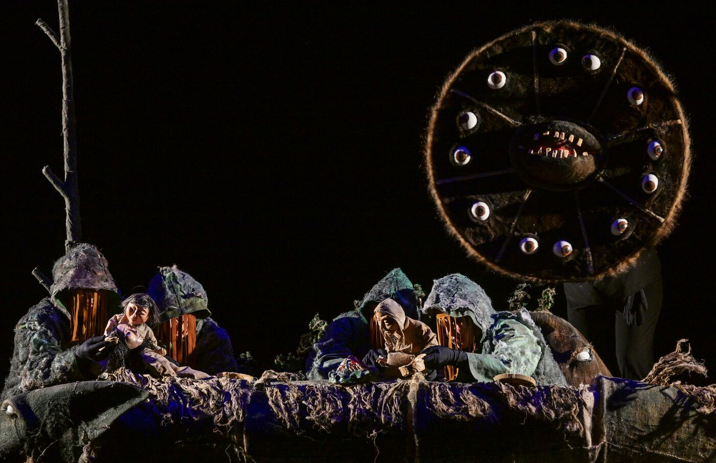 Выставка "Россия". Спектакль "Миргачан или тайна Тунгусского метеорита"