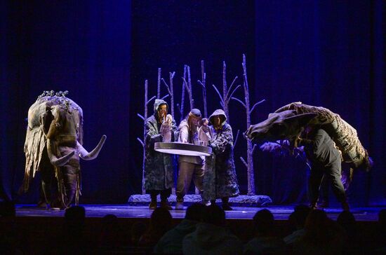 Выставка "Россия". Спектакль "Миргачан или тайна Тунгусского метеорита"