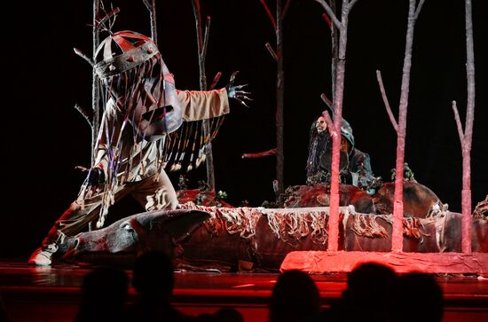 Выставка "Россия". Спектакль "Миргачан или тайна Тунгусского метеорита"