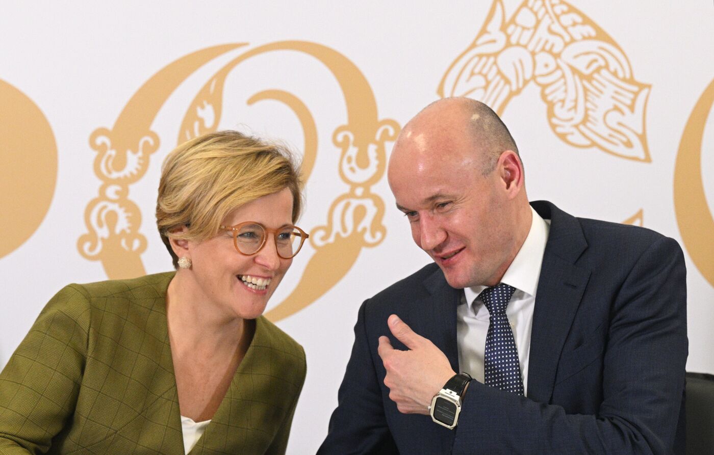 Выставка "Россия". Подписания